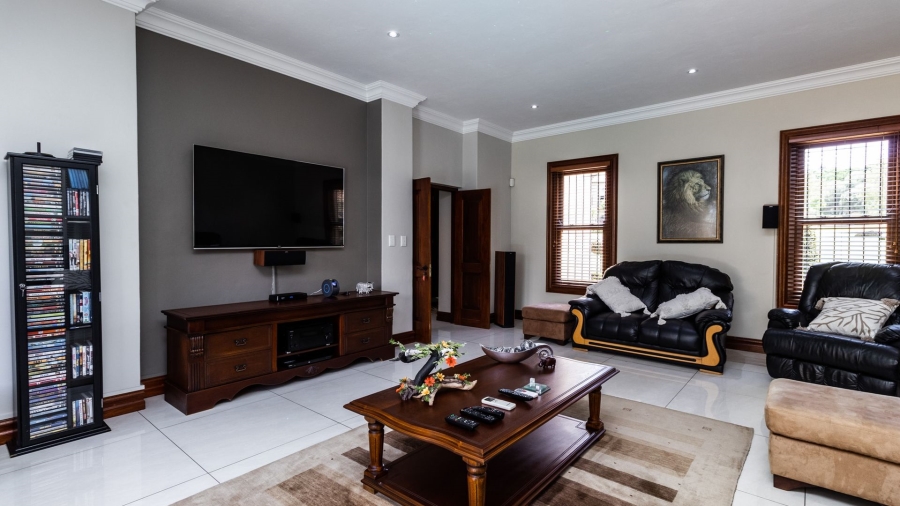 6 Bedroom Property for Sale in Faerie Glen Gauteng