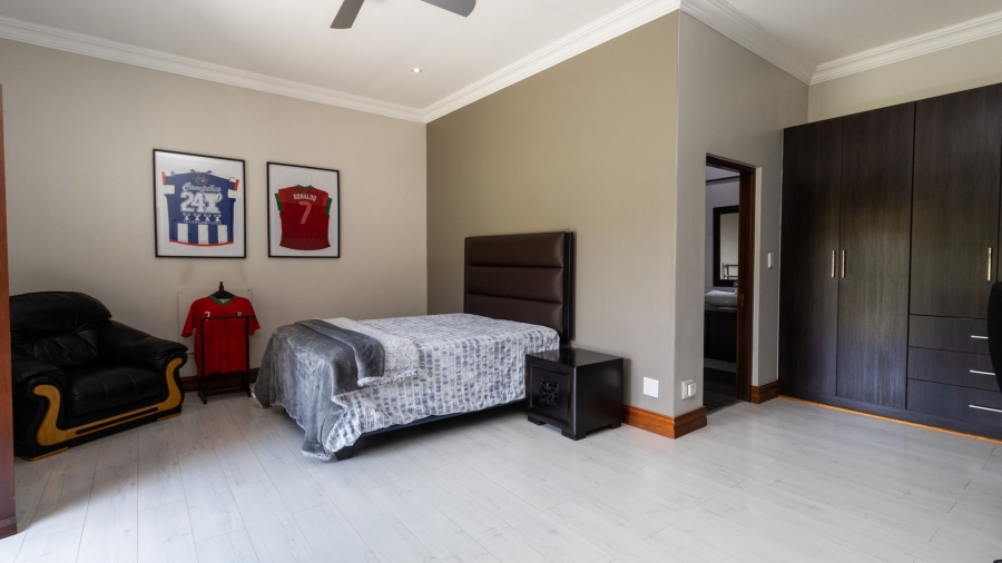 6 Bedroom Property for Sale in Faerie Glen Gauteng