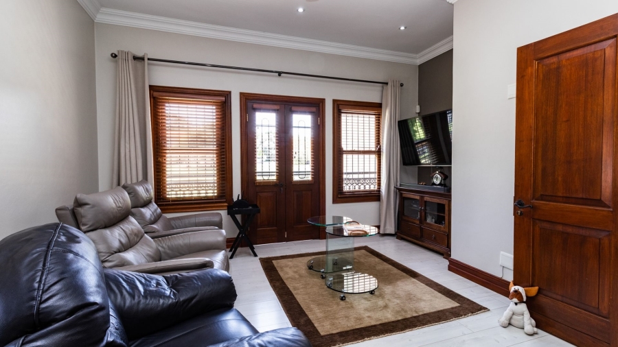 6 Bedroom Property for Sale in Faerie Glen Gauteng