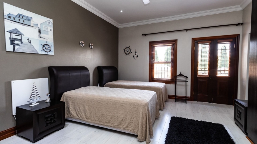 6 Bedroom Property for Sale in Faerie Glen Gauteng