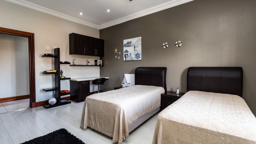 6 Bedroom Property for Sale in Faerie Glen Gauteng