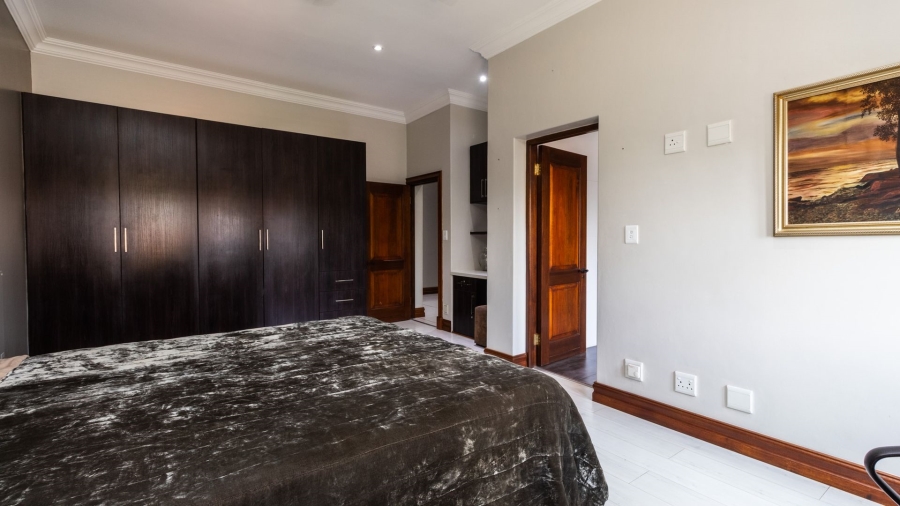 6 Bedroom Property for Sale in Faerie Glen Gauteng