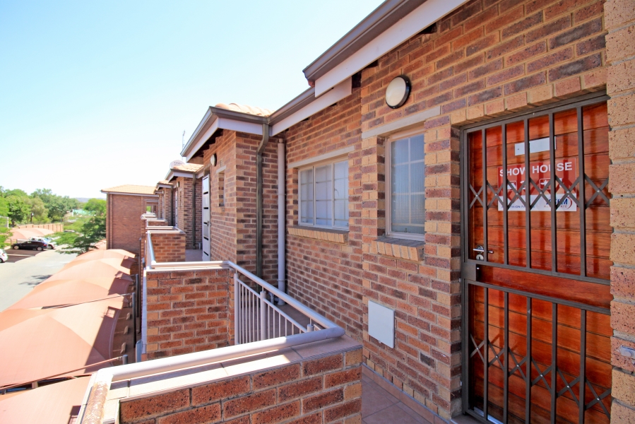 2 Bedroom Property for Sale in Edenvale Central Gauteng