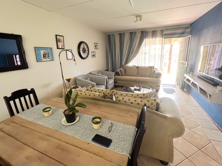 To Let 2 Bedroom Property for Rent in Bergbron Gauteng