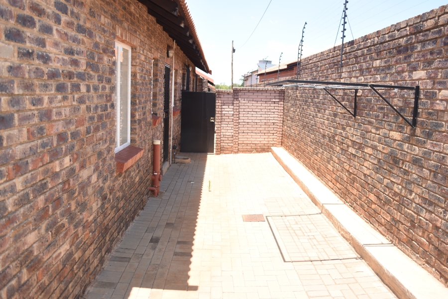 2 Bedroom Property for Sale in The Orchards Gauteng