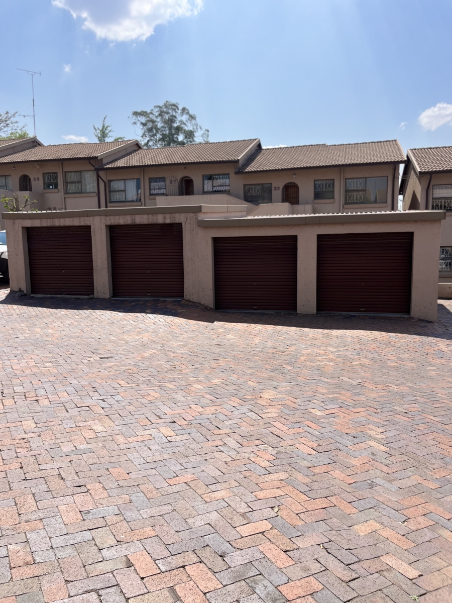 2 Bedroom Property for Sale in Buccleuch Gauteng