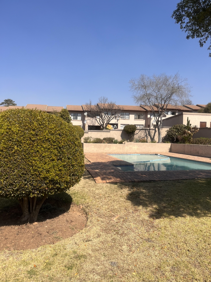 2 Bedroom Property for Sale in Buccleuch Gauteng