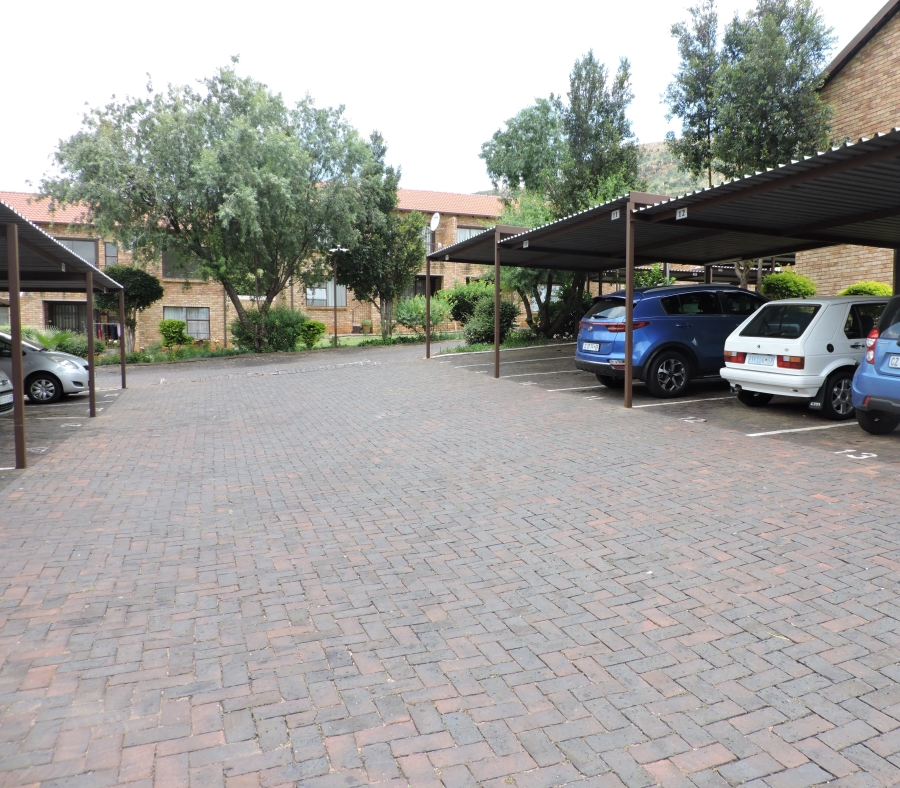 To Let 2 Bedroom Property for Rent in Little Falls Gauteng