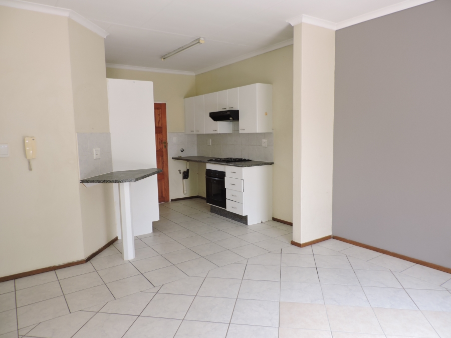 To Let 2 Bedroom Property for Rent in Little Falls Gauteng