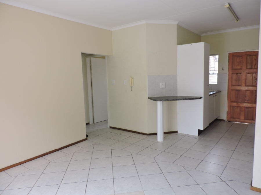 To Let 2 Bedroom Property for Rent in Little Falls Gauteng