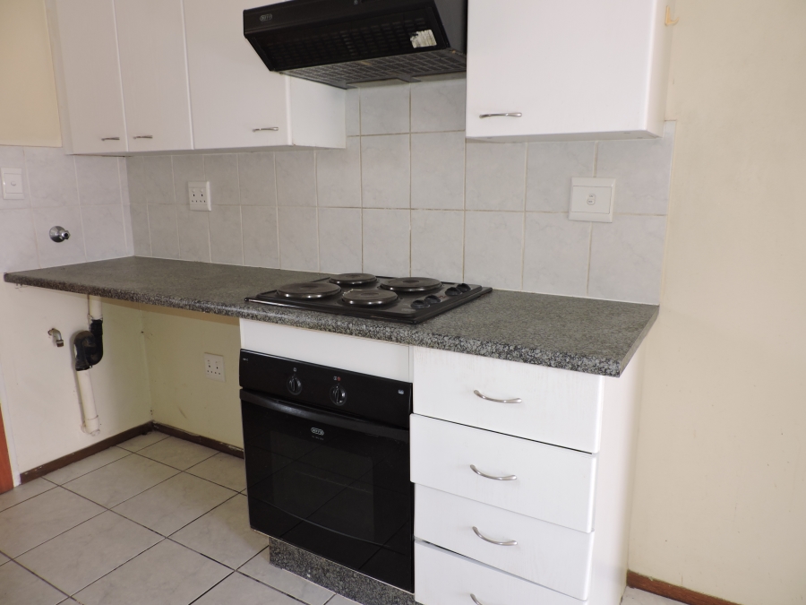 To Let 2 Bedroom Property for Rent in Little Falls Gauteng