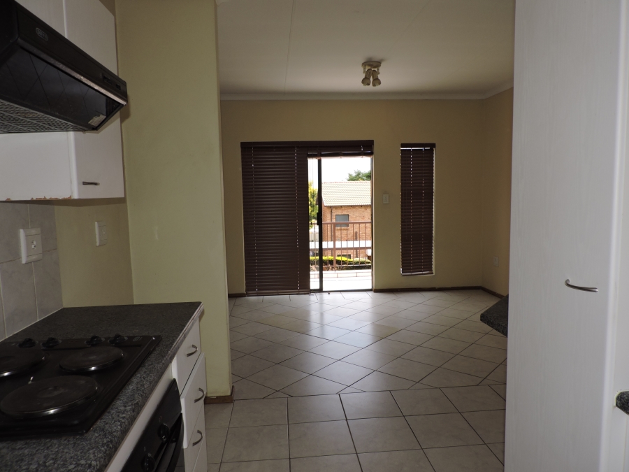 To Let 2 Bedroom Property for Rent in Little Falls Gauteng