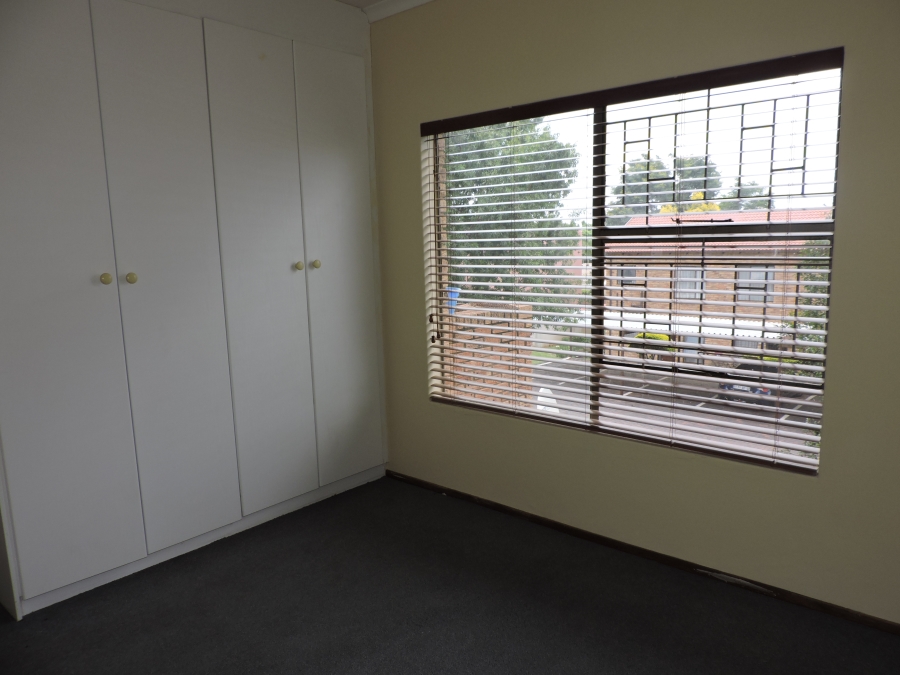 To Let 2 Bedroom Property for Rent in Little Falls Gauteng