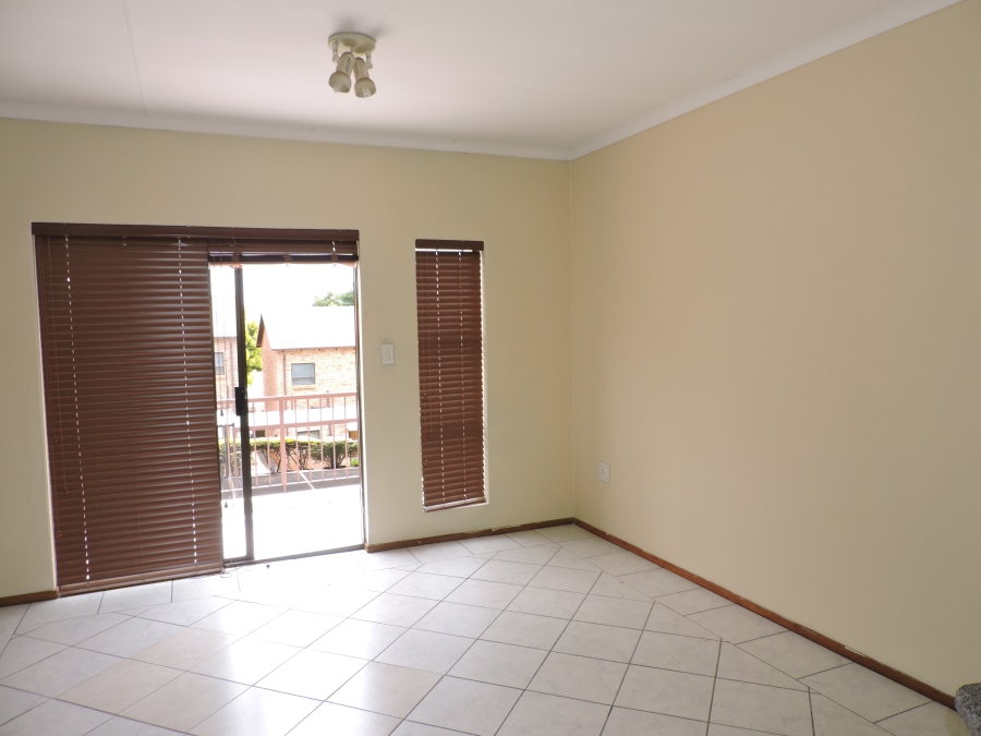 To Let 2 Bedroom Property for Rent in Little Falls Gauteng