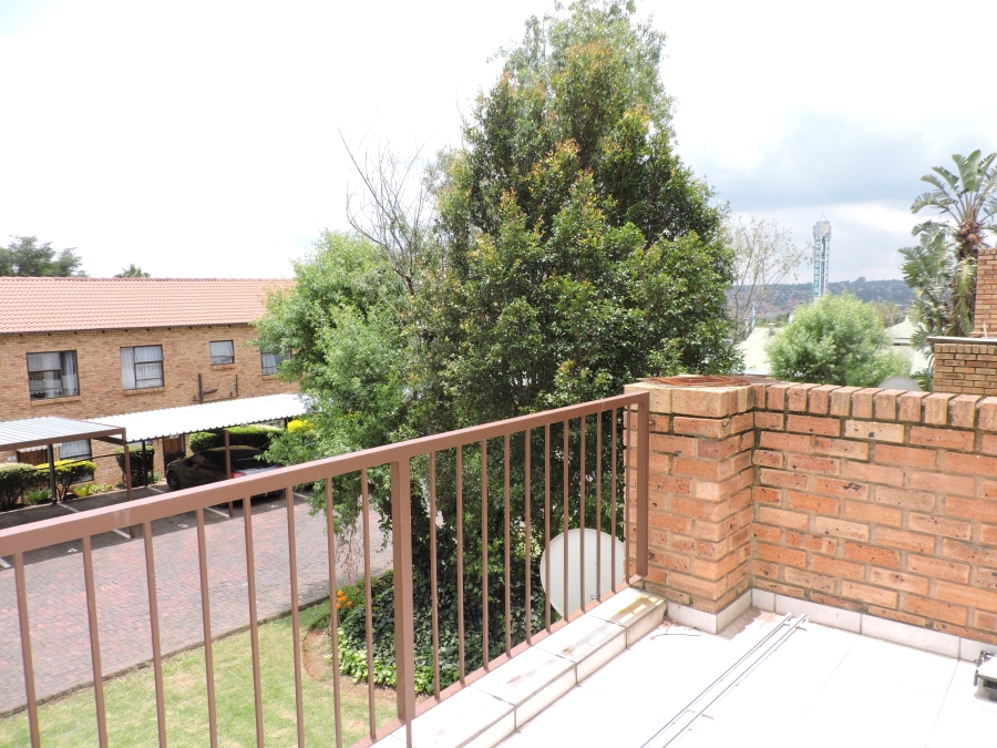 To Let 2 Bedroom Property for Rent in Little Falls Gauteng