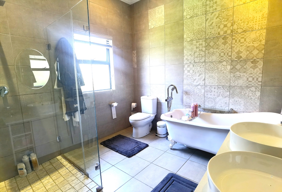 4 Bedroom Property for Sale in Copperleaf Estate Gauteng