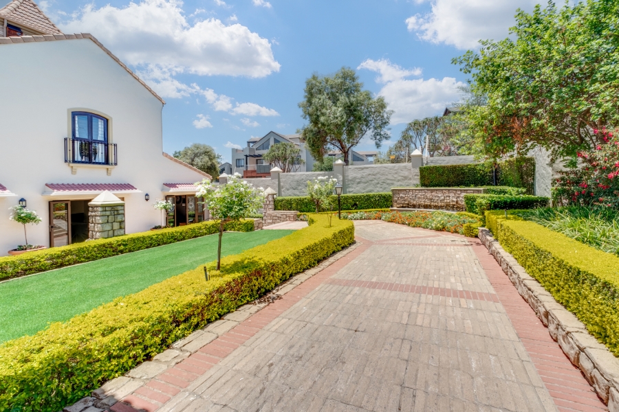 2 Bedroom Property for Sale in Lonehill Gauteng