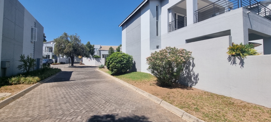 2 Bedroom Property for Sale in Broadacres Gauteng