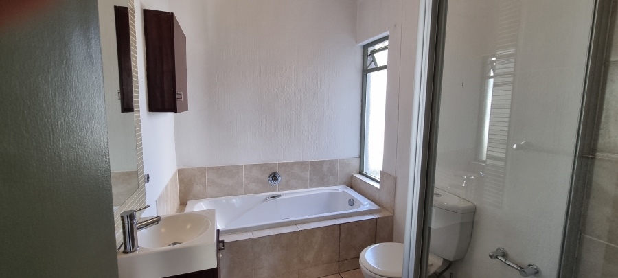 2 Bedroom Property for Sale in Broadacres Gauteng