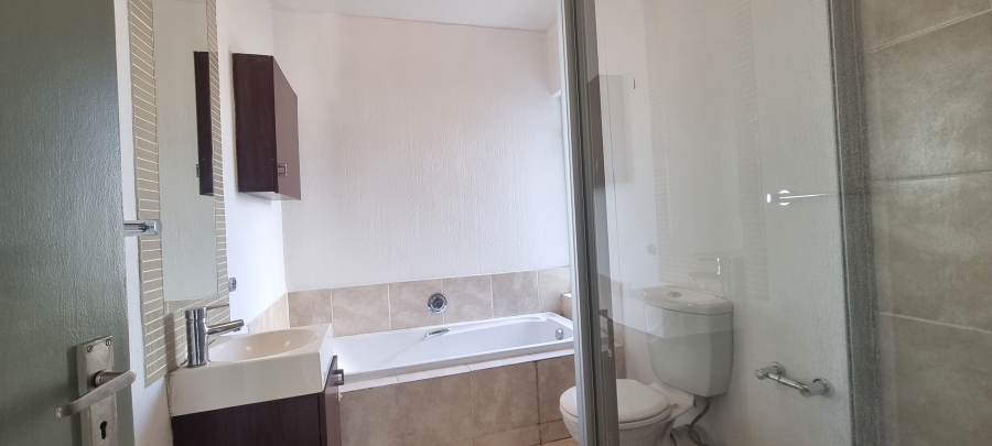 2 Bedroom Property for Sale in Broadacres Gauteng