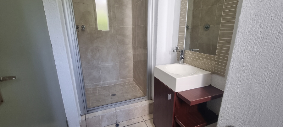 2 Bedroom Property for Sale in Broadacres Gauteng