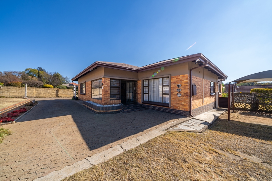 3 Bedroom Property for Sale in Parkhill Gardens Gauteng