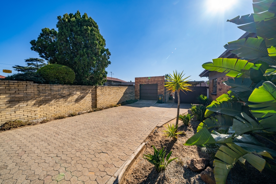 3 Bedroom Property for Sale in Parkhill Gardens Gauteng