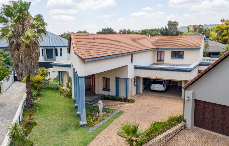 5 Bedroom Property for Sale in Silver Lakes Golf Estate Gauteng