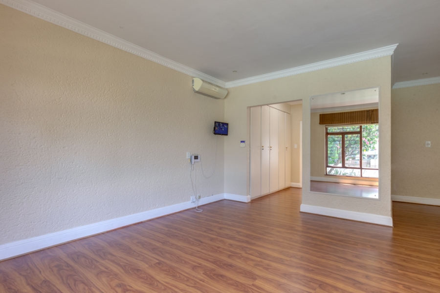 To Let 4 Bedroom Property for Rent in Benmore Gardens Gauteng