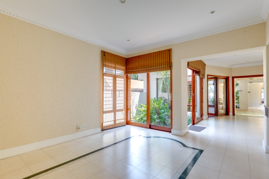 To Let 4 Bedroom Property for Rent in Benmore Gardens Gauteng