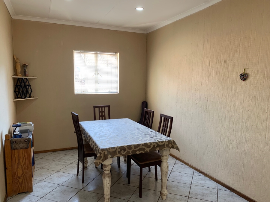 3 Bedroom Property for Sale in Faerie Glen Gauteng