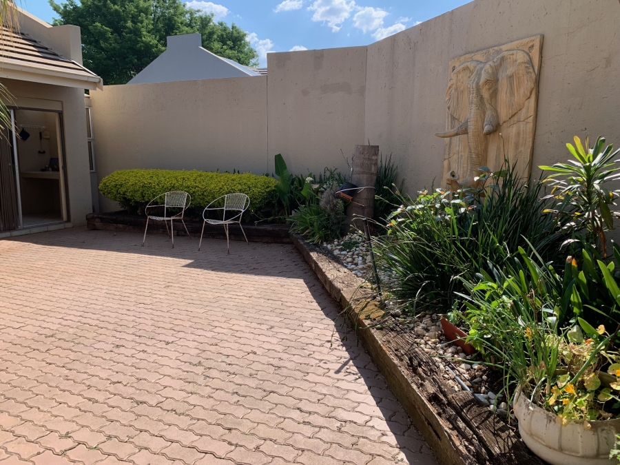 3 Bedroom Property for Sale in Faerie Glen Gauteng