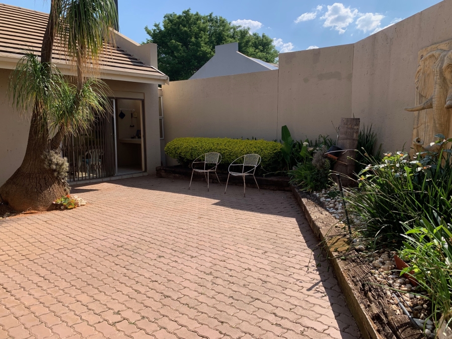 3 Bedroom Property for Sale in Faerie Glen Gauteng