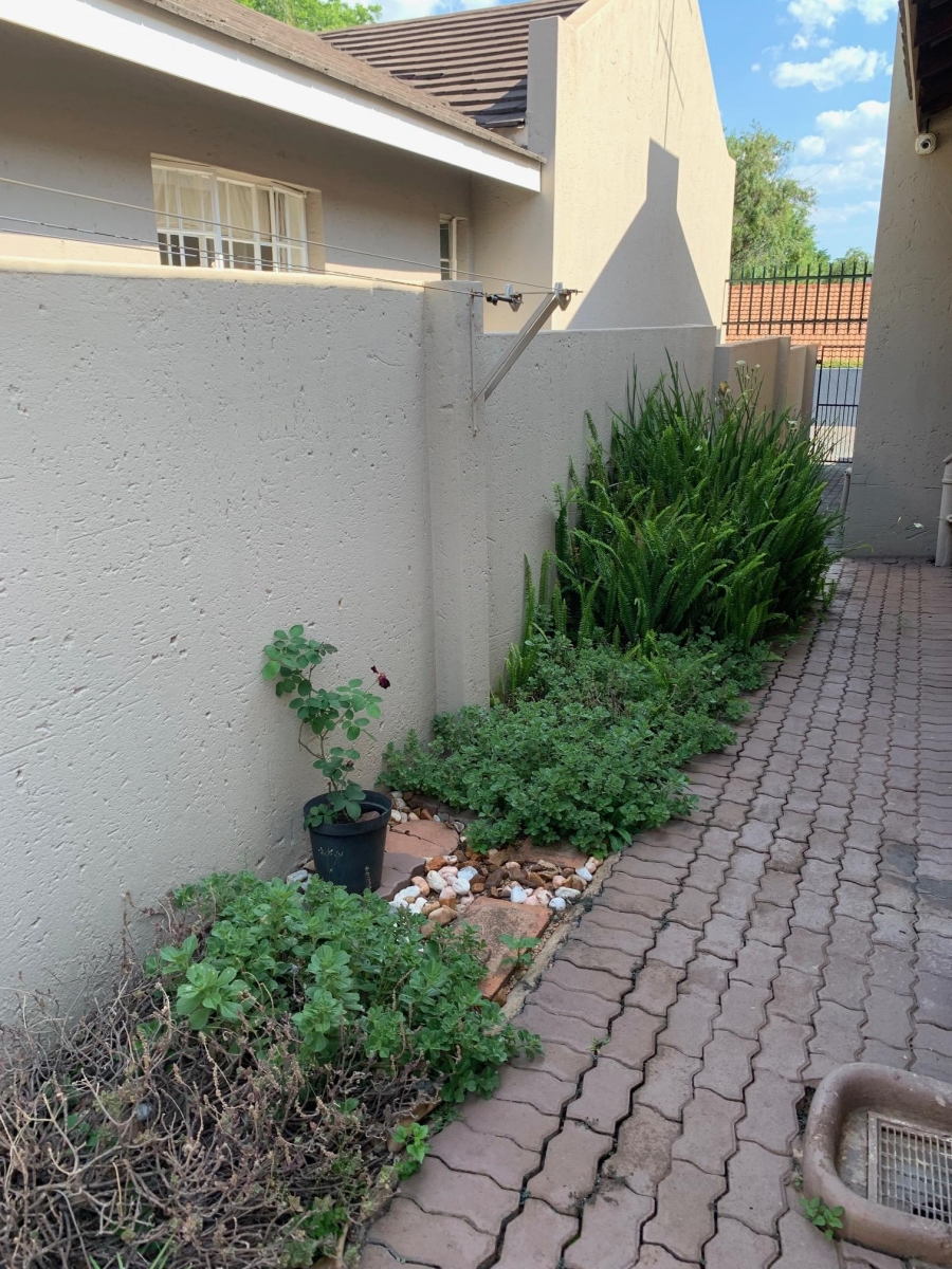 3 Bedroom Property for Sale in Faerie Glen Gauteng