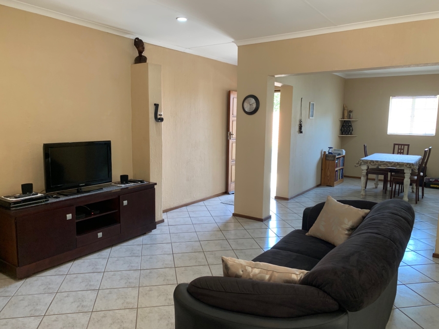 3 Bedroom Property for Sale in Faerie Glen Gauteng