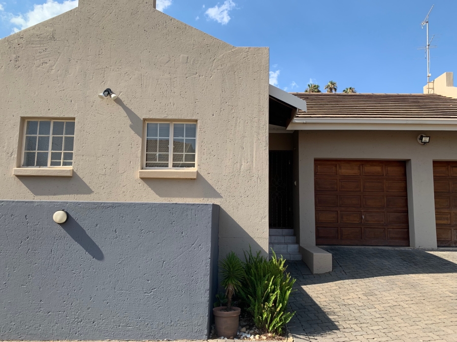 3 Bedroom Property for Sale in Faerie Glen Gauteng