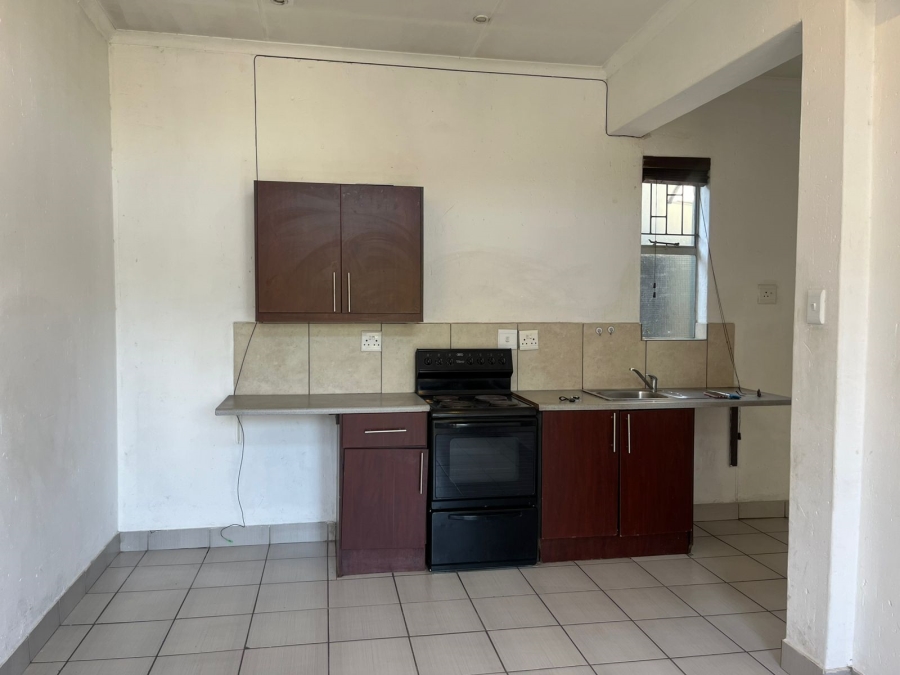 To Let 2 Bedroom Property for Rent in Buccleuch Gauteng