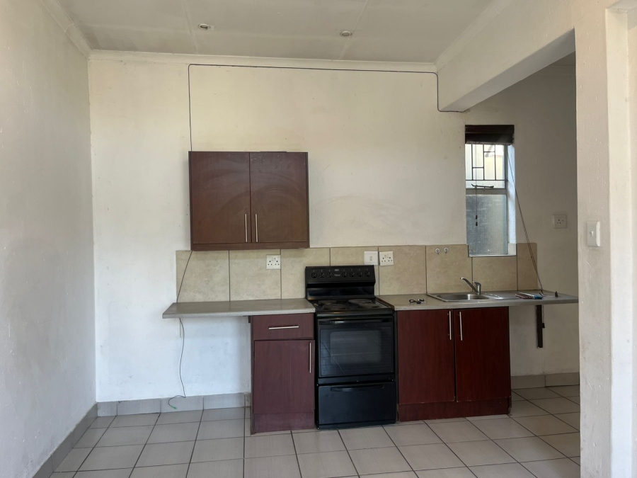 To Let 2 Bedroom Property for Rent in Buccleuch Gauteng