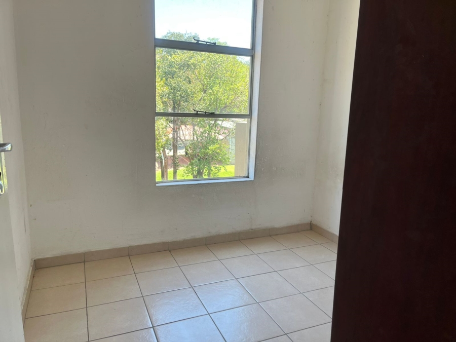 To Let 2 Bedroom Property for Rent in Buccleuch Gauteng