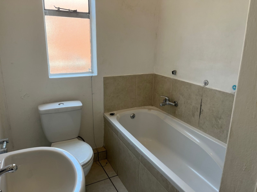 To Let 2 Bedroom Property for Rent in Buccleuch Gauteng