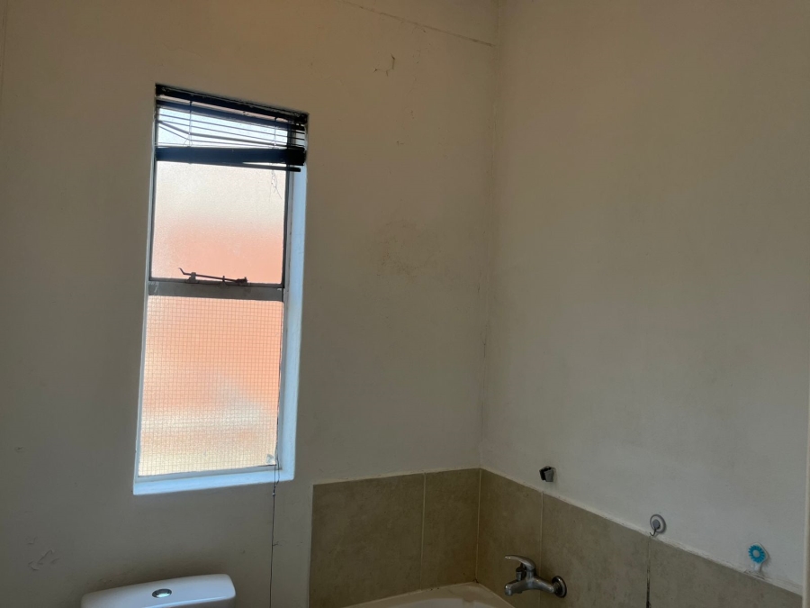 To Let 2 Bedroom Property for Rent in Buccleuch Gauteng