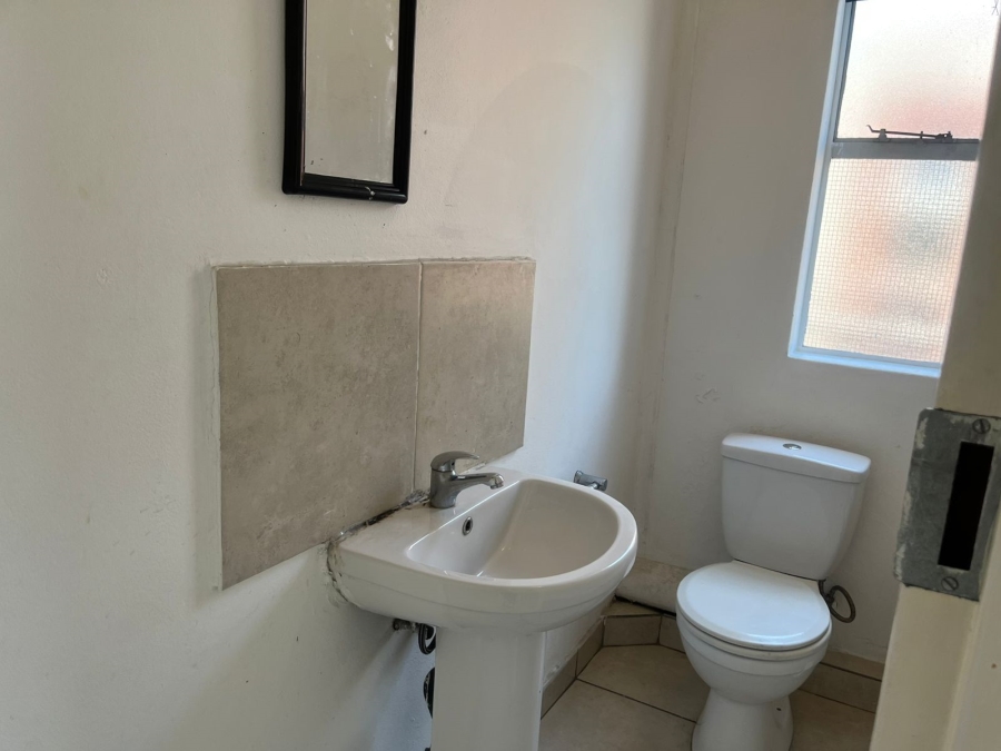 To Let 2 Bedroom Property for Rent in Buccleuch Gauteng