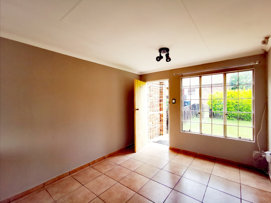 2 Bedroom Property for Sale in Allens Nek Gauteng