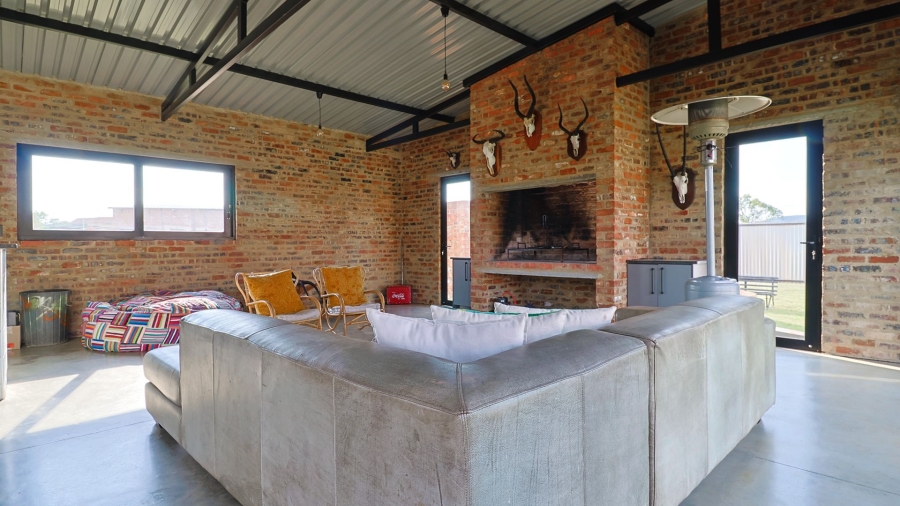 5 Bedroom Property for Sale in Blue Saddle Ranches Gauteng