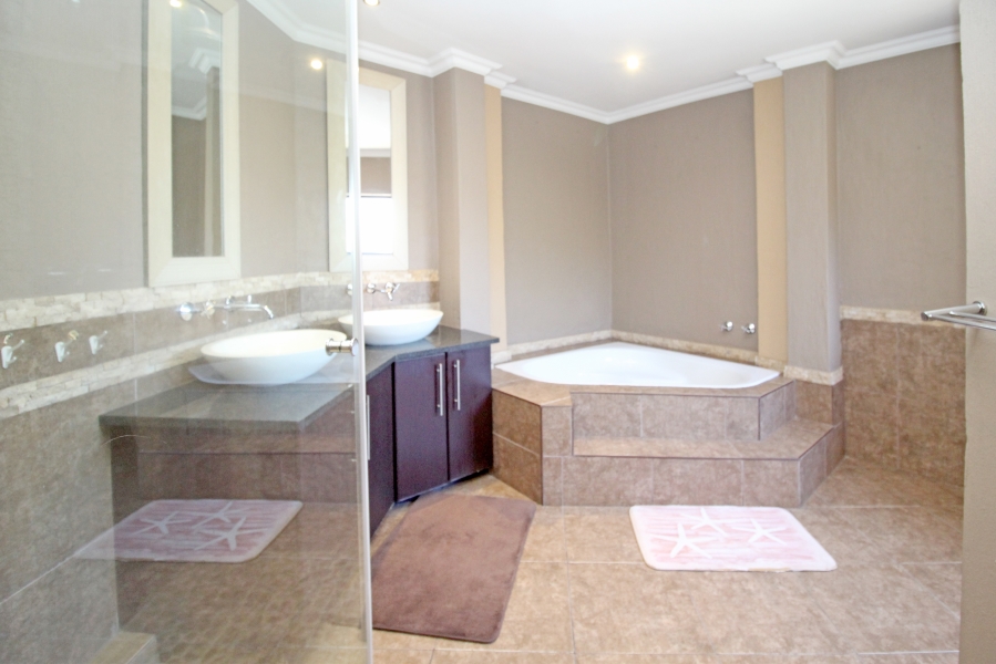 4 Bedroom Property for Sale in Kyalami Hills Gauteng