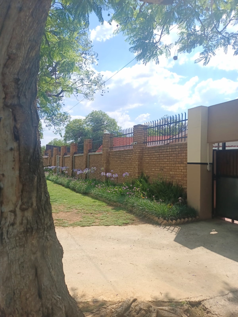 9 Bedroom Property for Sale in Rietfontein Gauteng