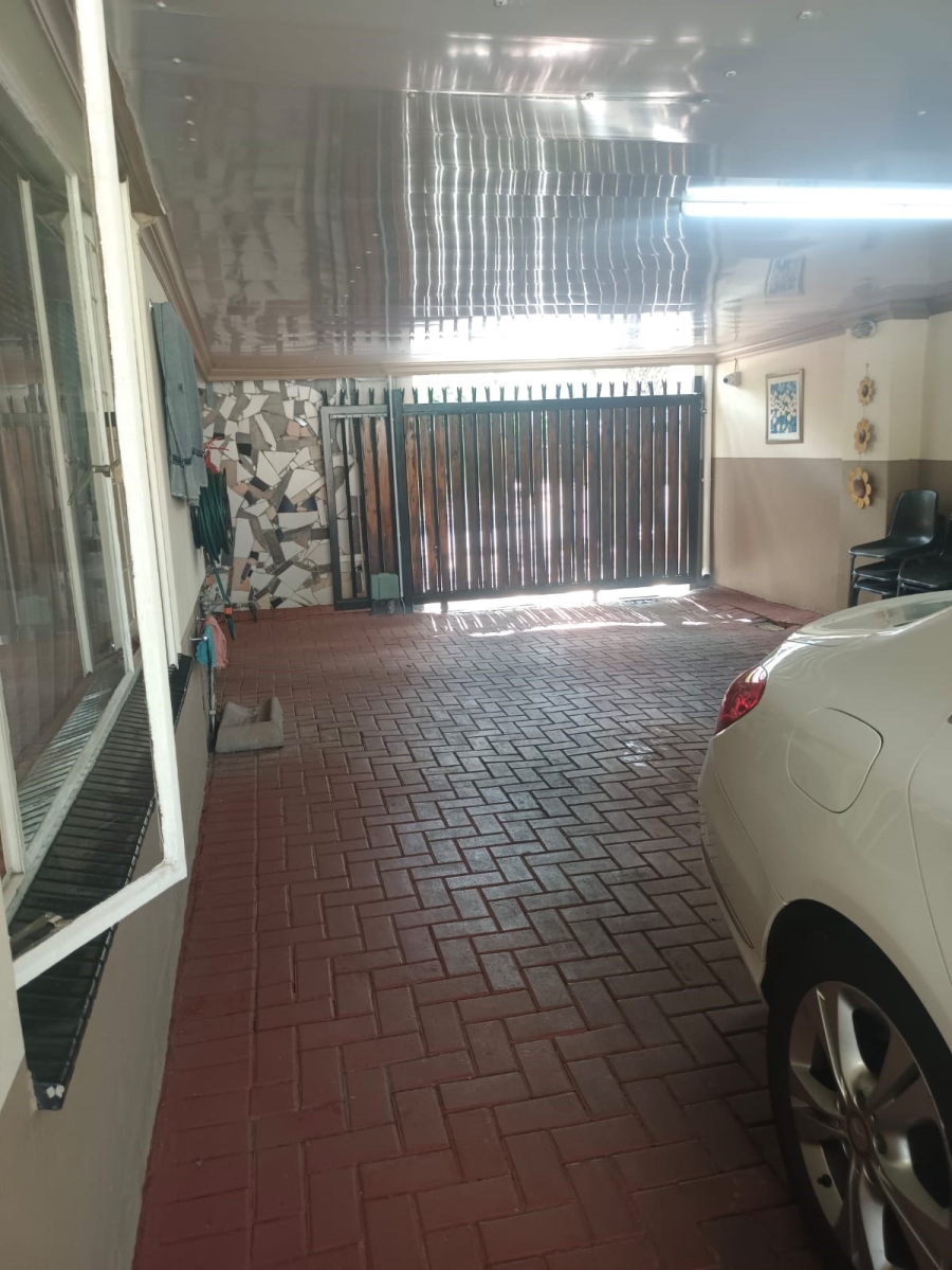 9 Bedroom Property for Sale in Rietfontein Gauteng