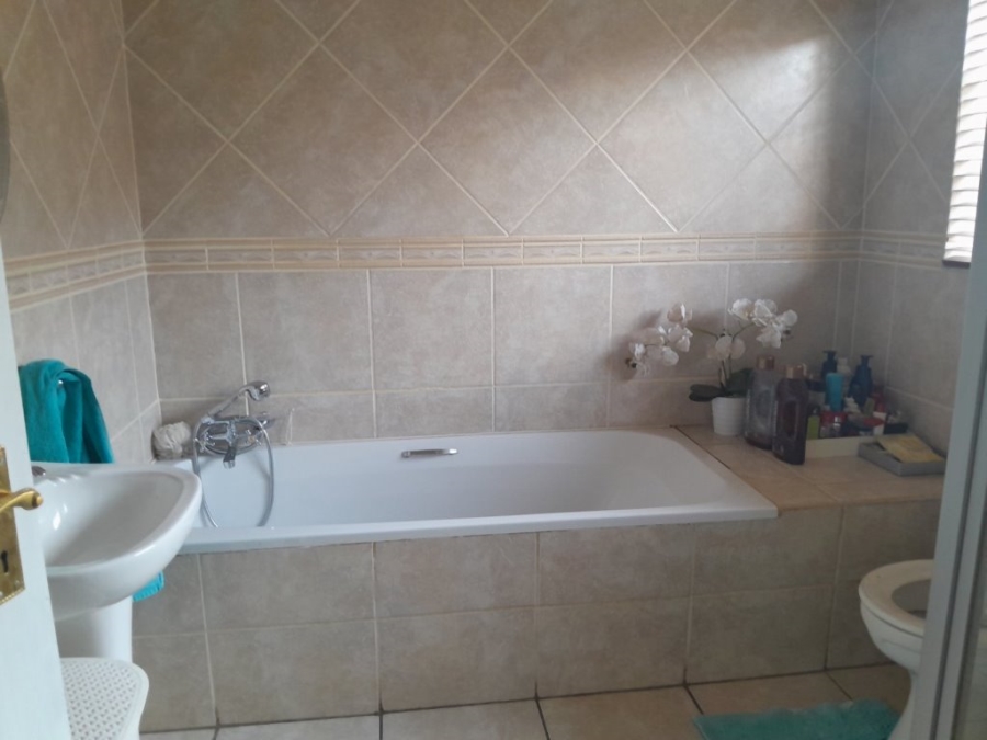 3 Bedroom Property for Sale in Heatherview Gauteng