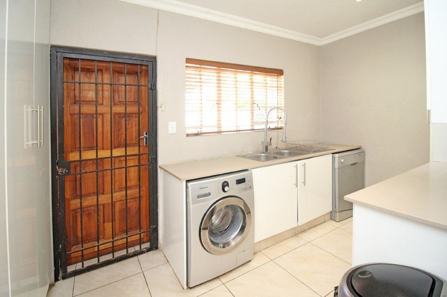 4 Bedroom Property for Sale in Dowerglen Ext 3 Gauteng