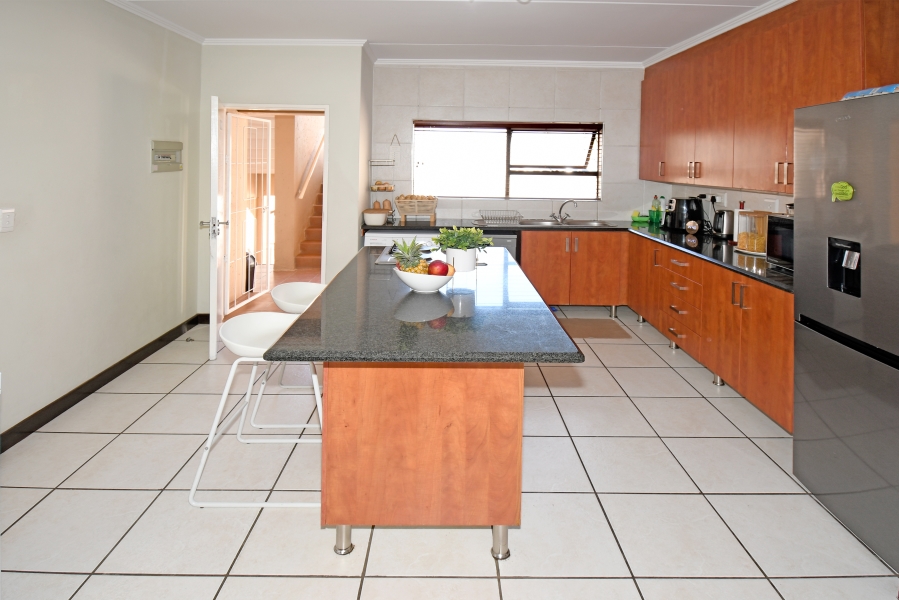 2 Bedroom Property for Sale in Sunninghill Gauteng